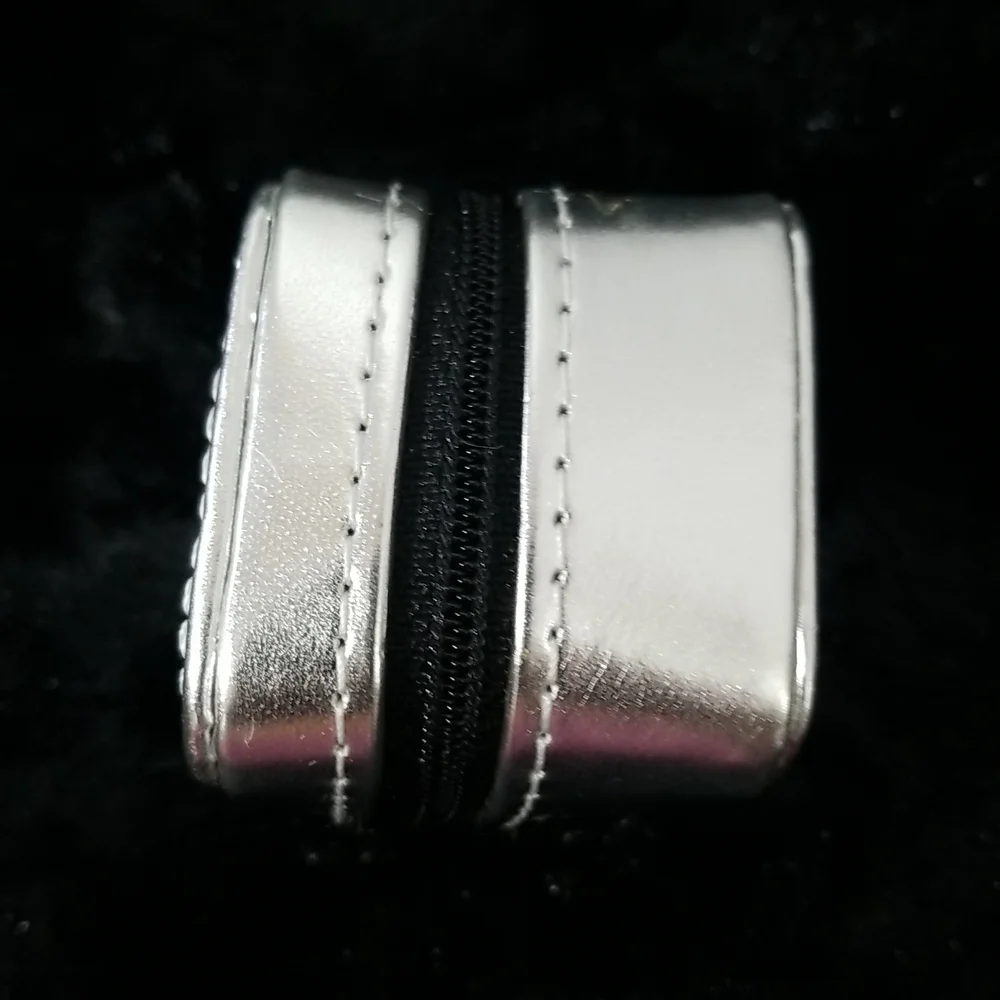 TOUS SILVER ZIP AROUND RING CASE - Picture 7 of 8